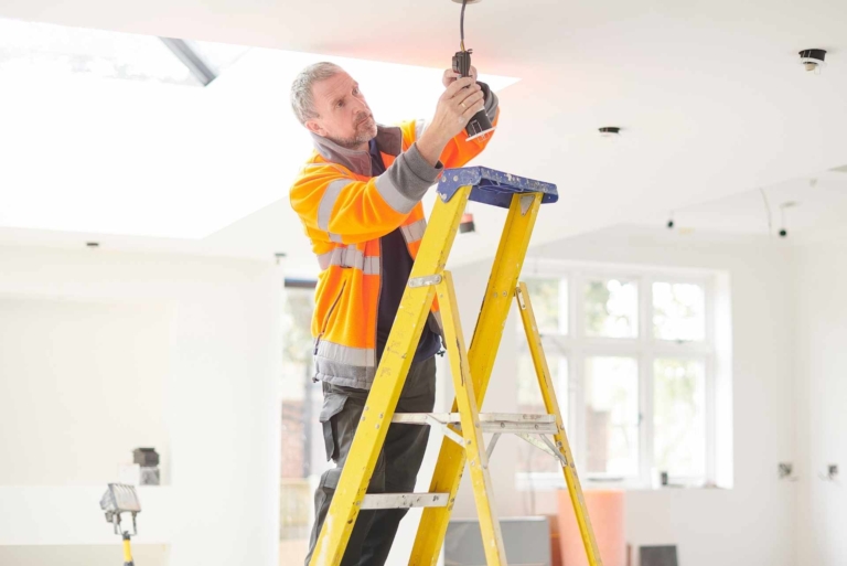 installation and maintenance electrician